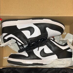 Nike Men's Classic Black and White Sneakers